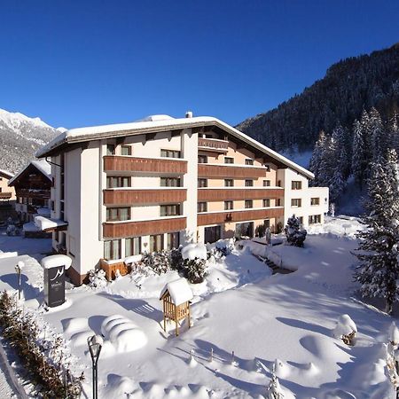 "Quality Hosts Arlberg" Hotel Garni Moessmer Санкт-Антон-ам-Арльберг Екстер'єр фото
