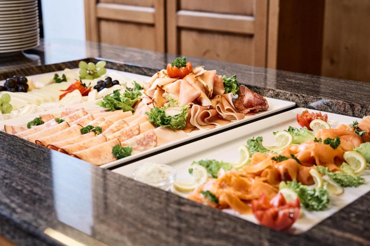 "Quality Hosts Arlberg" Hotel Garni Moessmer Санкт-Антон-ам-Арльберг Екстер'єр фото