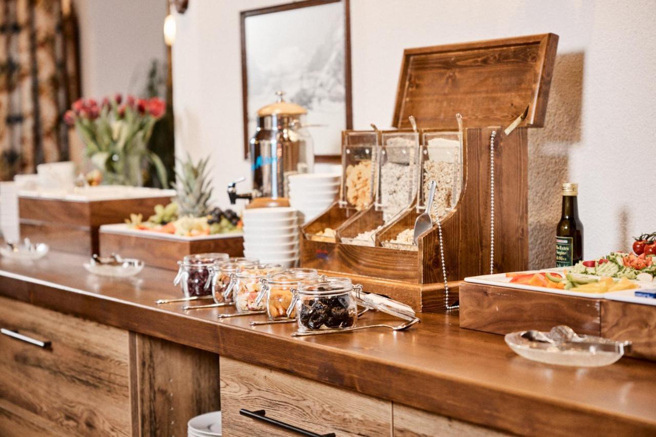 "Quality Hosts Arlberg" Hotel Garni Moessmer Санкт-Антон-ам-Арльберг Екстер'єр фото