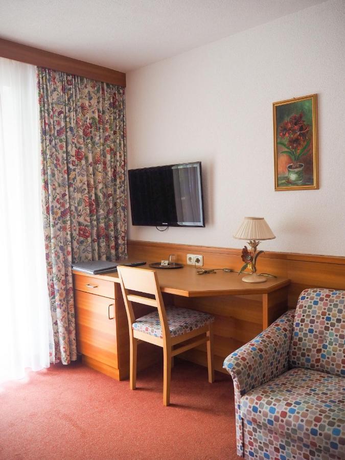 "Quality Hosts Arlberg" Hotel Garni Moessmer Санкт-Антон-ам-Арльберг Екстер'єр фото
