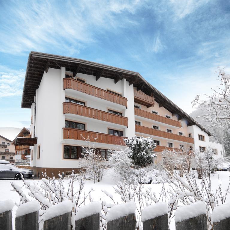 "Quality Hosts Arlberg" Hotel Garni Moessmer Санкт-Антон-ам-Арльберг Екстер'єр фото