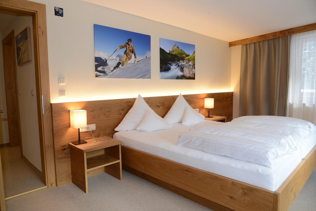 "Quality Hosts Arlberg" Hotel Garni Moessmer Санкт-Антон-ам-Арльберг Екстер'єр фото