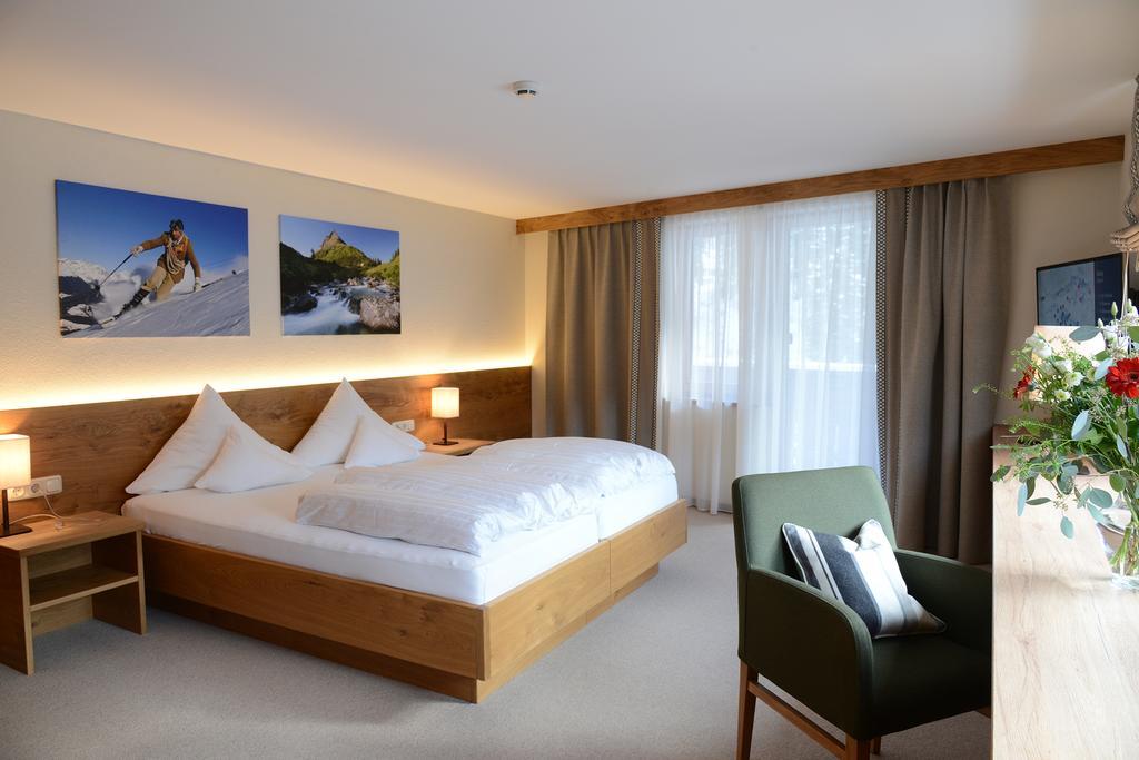 "Quality Hosts Arlberg" Hotel Garni Moessmer Санкт-Антон-ам-Арльберг Екстер'єр фото
