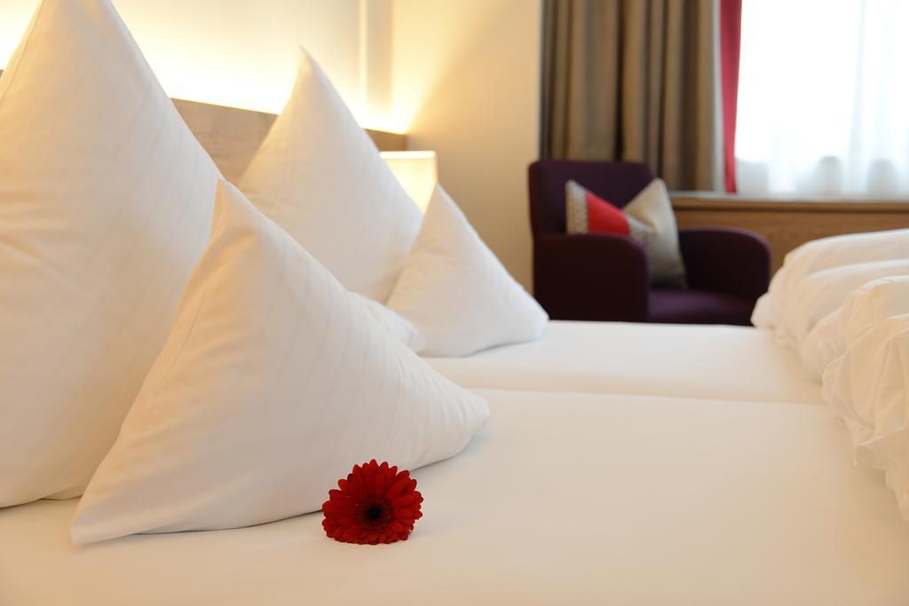 "Quality Hosts Arlberg" Hotel Garni Moessmer Санкт-Антон-ам-Арльберг Екстер'єр фото