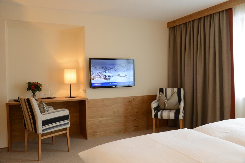 "Quality Hosts Arlberg" Hotel Garni Moessmer Санкт-Антон-ам-Арльберг Екстер'єр фото