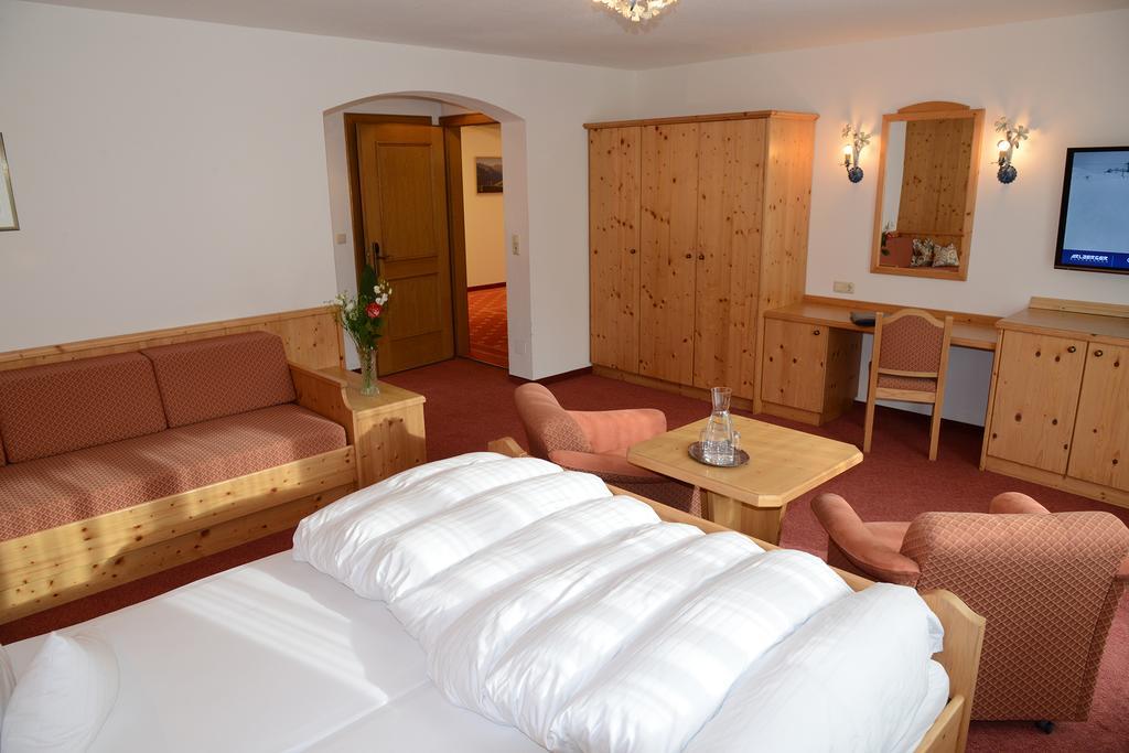 "Quality Hosts Arlberg" Hotel Garni Moessmer Санкт-Антон-ам-Арльберг Екстер'єр фото