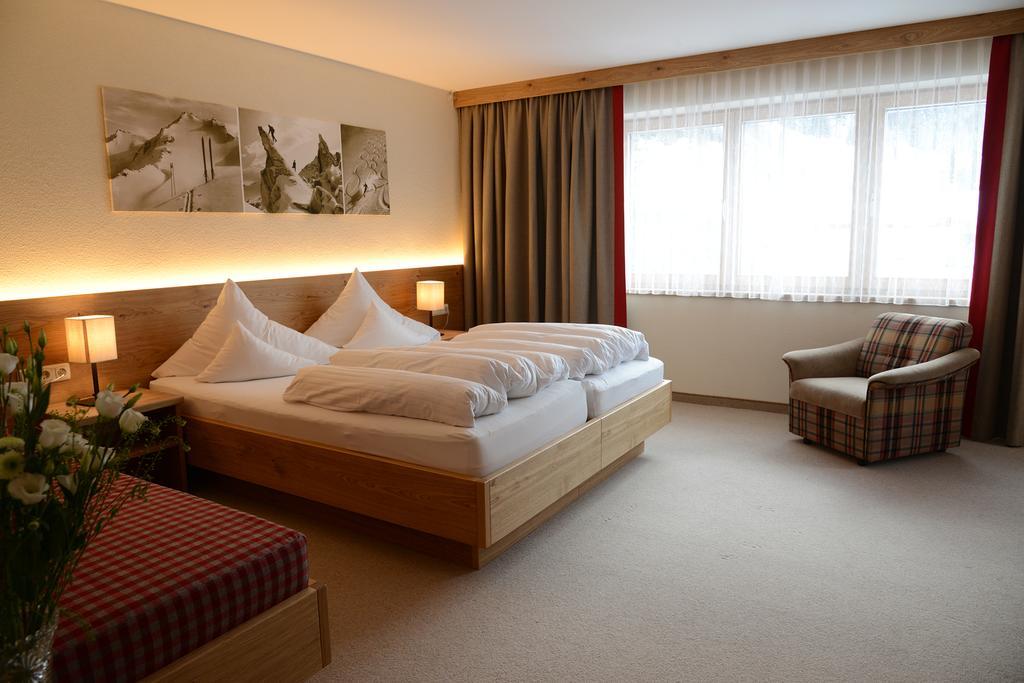 "Quality Hosts Arlberg" Hotel Garni Moessmer Санкт-Антон-ам-Арльберг Екстер'єр фото