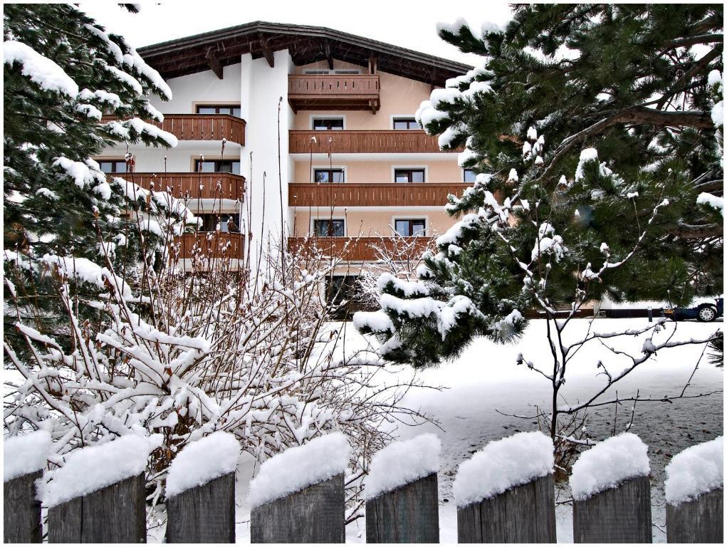 "Quality Hosts Arlberg" Hotel Garni Moessmer Санкт-Антон-ам-Арльберг Екстер'єр фото