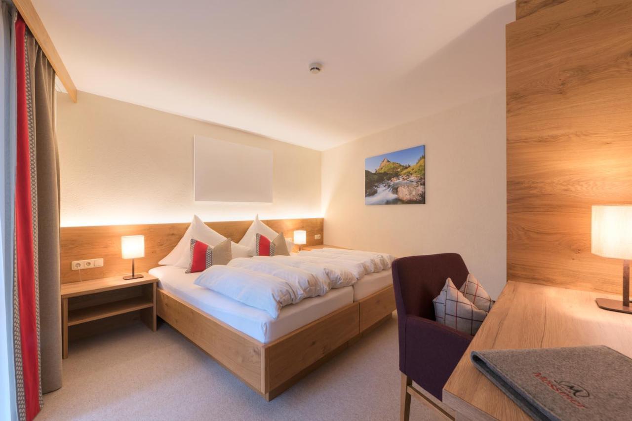 "Quality Hosts Arlberg" Hotel Garni Moessmer Санкт-Антон-ам-Арльберг Екстер'єр фото